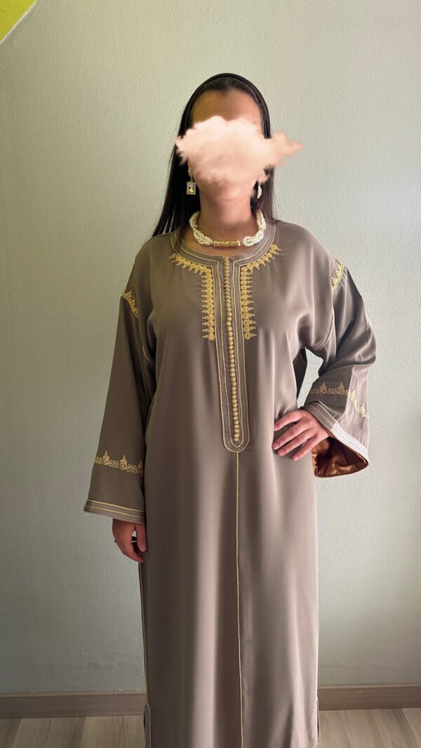 Caftan gris argenté