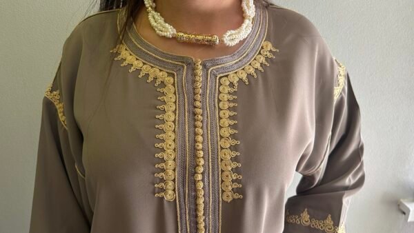 Caftan gris argenté