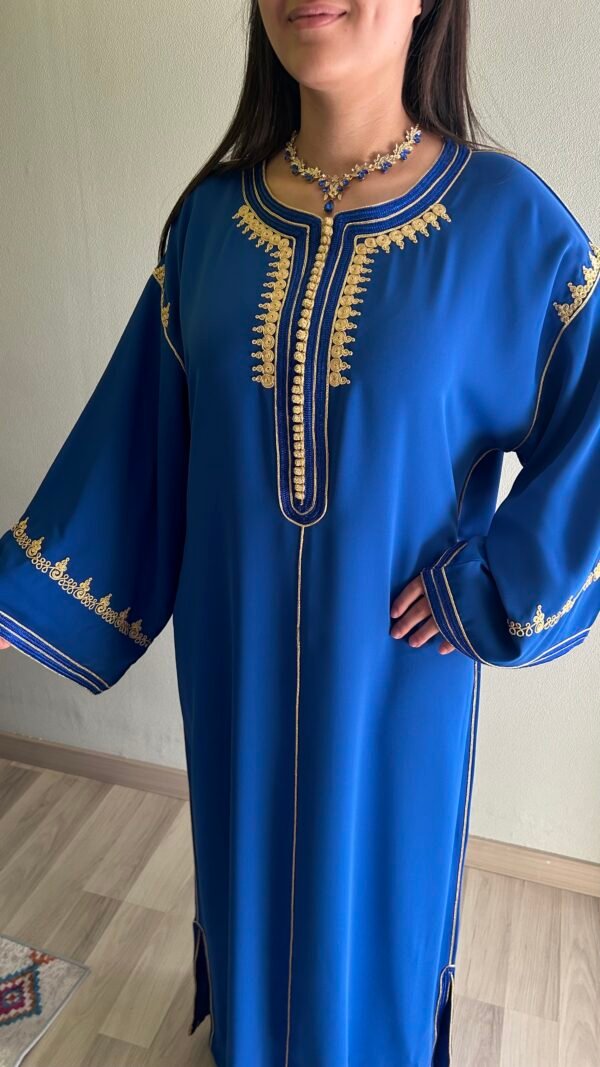 Caftan bleu royal brodé