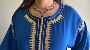 Caftan bleu royal brodé