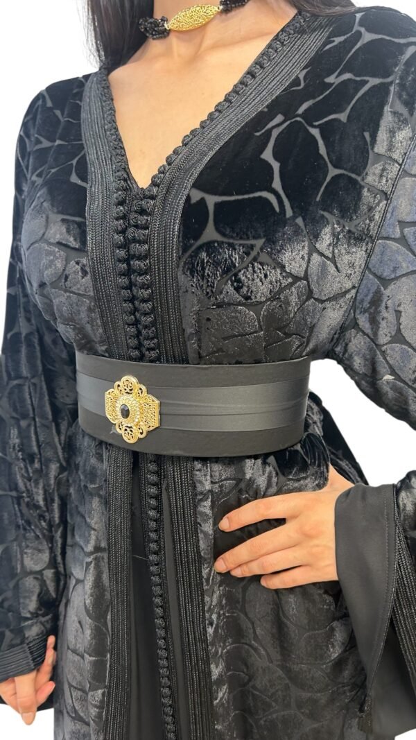 🌙 Zahra El-Lil – La magie du velours noir sous les étoiles