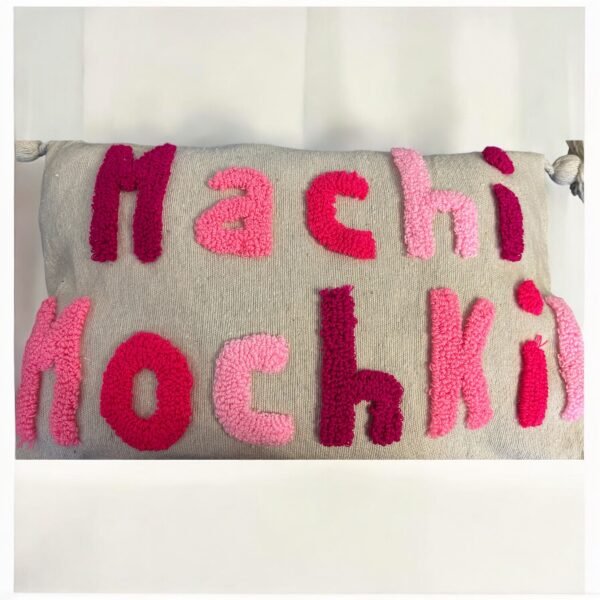 🌸 Coussin personnalisé rose – Doux, tendance & fait main